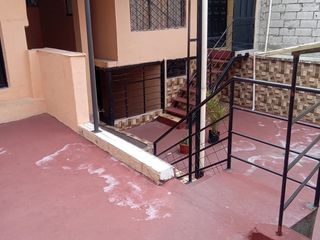 Foto 1 de CHIMBACALLE, vendo Propiedad rentera, 3 departamentos y una suite, 2 estacionamientos, patio