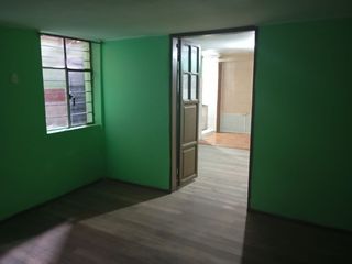 Foto 3 de CHIMBACALLE, vendo Propiedad rentera, 3 departamentos y una suite, 2 estacionamientos, patio