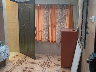Foto 10 de CHIMBACALLE, vendo Propiedad rentera, 3 departamentos y una suite, 2 estacionamientos, patio