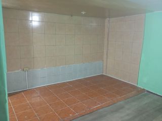 Foto 12 de CHIMBACALLE, vendo Propiedad rentera, 3 departamentos y una suite, 2 estacionamientos, patio