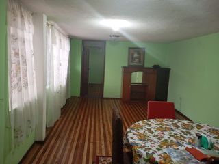 Foto 5 de CHIMBACALLE, vendo Propiedad rentera, 3 departamentos y una suite, 2 estacionamientos, patio