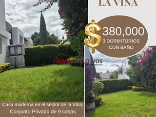 Foto 2 de Moderna casa de venta en Cumbayá, sector la Viña.