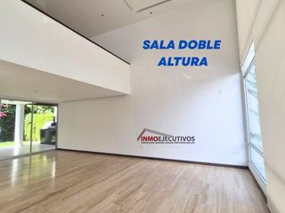 Foto 4 de Moderna casa de venta en Cumbayá, sector la Viña.