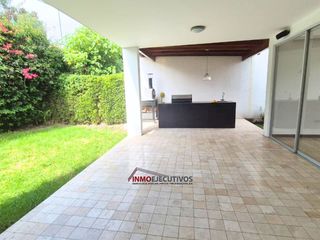 Foto 6 de Moderna casa de venta en Cumbayá, sector la Viña.