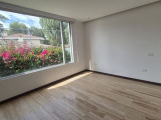 Foto 13 de Moderna casa de venta en Cumbayá, sector la Viña.
