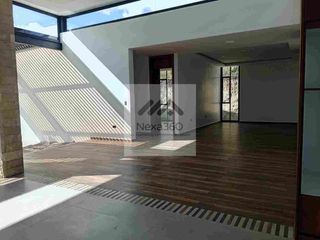 Foto 4 de Hermosa casa de lujo en Tarqui, está en urbanización privada, acabados de lujo , zona de alta plusvalía, 4 habitaciones.