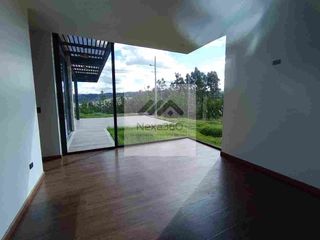 Foto 9 de Hermosa casa de lujo en Tarqui, está en urbanización privada, acabados de lujo , zona de alta plusvalía, 4 habitaciones.
