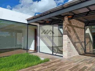 Foto 11 de Hermosa casa de lujo en Tarqui, está en urbanización privada, acabados de lujo , zona de alta plusvalía, 4 habitaciones.