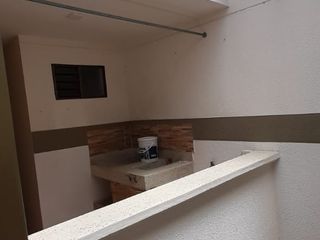 Foto 3 de VENTA DE CASA, GRAN INVERSION PARA RENTAR TIENE 3 PISOS INDEPENDIENTE