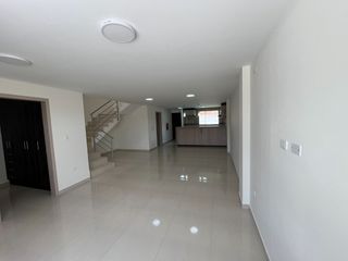 Foto 10 de SE VENDE CASA A ESTRENAR EN POMASQUI (240m2)