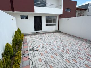Foto 2 de SE VENDE CASA A ESTRENAR EN POMASQUI (240m2)