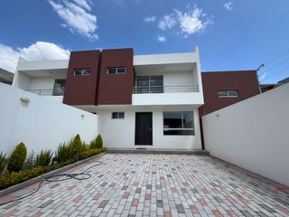 Foto 1 de SE VENDE CASA A ESTRENAR EN POMASQUI (240m2)