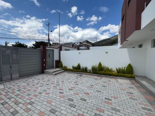 Foto 4 de SE VENDE CASA A ESTRENAR EN POMASQUI (240m2)