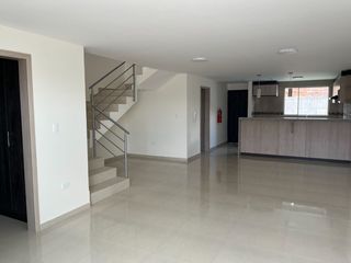 Foto 6 de SE VENDE CASA A ESTRENAR EN POMASQUI (240m2)