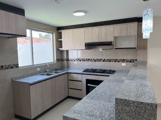 Foto 7 de SE VENDE CASA A ESTRENAR EN POMASQUI (240m2)