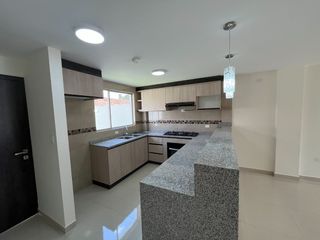 Foto 8 de SE VENDE CASA A ESTRENAR EN POMASQUI (240m2)