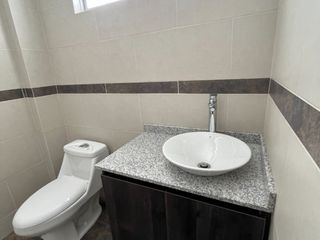 Foto 11 de SE VENDE CASA A ESTRENAR EN POMASQUI (240m2)
