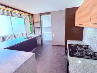 Foto 4 de Renta departamento moderno 2 cuadras de la Plaza de Cumbaya