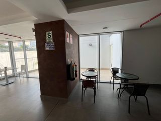 Foto 4 de ALQUILER DE MODERNA OFICINA DE TRES HAMIENTES EN AV. AREQUIPA