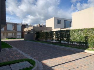 Foto 2 de Venta casa en Cumbayá santa Ines