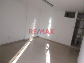 Foto 3 de Venta De Departamento Piso 2 En Cercado De Lima 30 M2