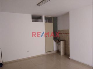 Foto 8 de Venta De Departamento Piso 2 En Cercado De Lima 30 M2