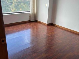 Foto 4 de renta departamento  vacío o amoblado  200 m2 González Suárez vista a Guápulo  3 habitaciones c/u con baño  más estudio 2 parqueos piscina gimnasio