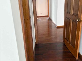 Foto 6 de renta departamento  vacío o amoblado  200 m2 González Suárez vista a Guápulo  3 habitaciones c/u con baño  más estudio 2 parqueos piscina gimnasio