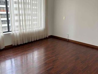 Foto 9 de renta departamento  vacío o amoblado  200 m2 González Suárez vista a Guápulo  3 habitaciones c/u con baño  más estudio 2 parqueos piscina gimnasio
