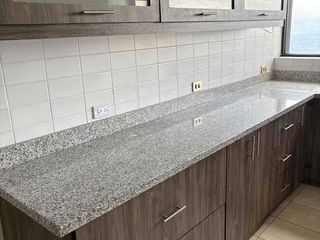 Foto 12 de renta departamento  vacío o amoblado  200 m2 González Suárez vista a Guápulo  3 habitaciones c/u con baño  más estudio 2 parqueos piscina gimnasio