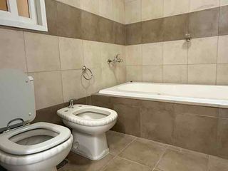 Foto 8 de VENTA CASA GRAND BOURG CON PILETA
