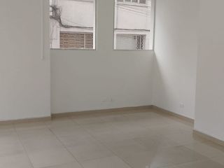 Foto 4 de Rento Local Comercial de 110 M2 en la Avenida América , Quito , Ecuador.