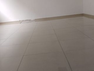 Foto 2 de Rento Local Comercial de 110 M2 en la Avenida América , Quito , Ecuador.