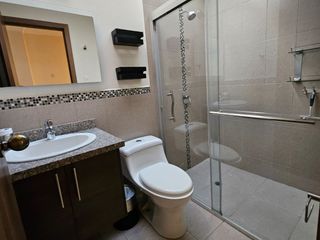 Foto 40 de Tumbaco, Sector Av Universitaria, arriendo Casa Esquinera Amoblada