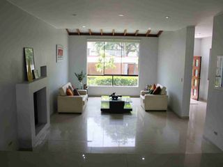 Foto 2 de La Planicie 650mt2 Casa de 2 pisos con 4 habitaciones ideal para tu familia ✅