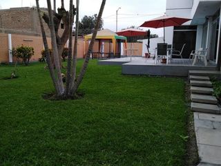 Foto 1 de Casa como terreno en esquina de 1,177.84 m² – Trujillo, La Libertad