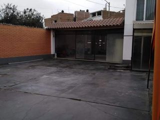 Foto 3 de Casa como terreno en esquina de 1,177.84 m² – Trujillo, La Libertad
