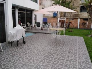 Foto 4 de Casa como terreno en esquina de 1,177.84 m² – Trujillo, La Libertad