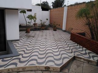 Foto 5 de Casa como terreno en esquina de 1,177.84 m² – Trujillo, La Libertad