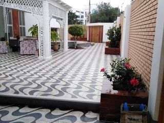 Foto 8 de Casa como terreno en esquina de 1,177.84 m² – Trujillo, La Libertad