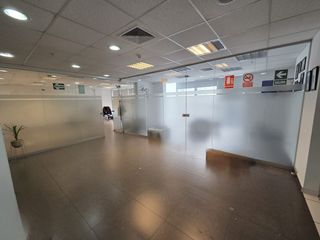 Foto 10 de SE VENDE OFICINA 87m2. SAN ISIDRO