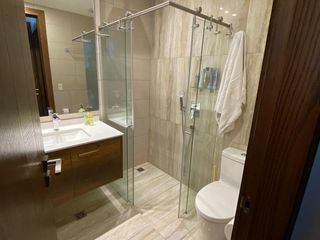 Foto 10 de Departamento de renta completamente amoblado en Cumbaya, 2 dorms, edificio con amplias áreas comunales, piscina.