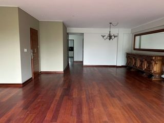 Foto 1 de DEPARTAMENTO EN ALQUILER EN MIRAFLORES  CON VISTA A PARQUE