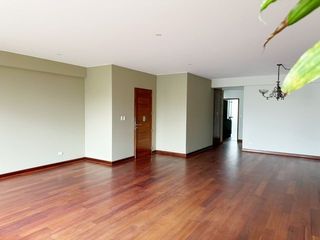 Foto 2 de DEPARTAMENTO EN ALQUILER EN MIRAFLORES  CON VISTA A PARQUE