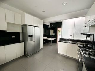Foto 8 de DEPARTAMENTO EN ALQUILER EN MIRAFLORES  CON VISTA A PARQUE