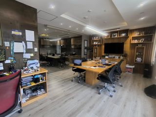 Foto 4 de VENTA - OFICINA - PARQUEO SUBTERRANEO - BODEGA - 1 BAÑO - LOBBY CON RECEPCION - 5 AÑOS ANTIGUEDAD