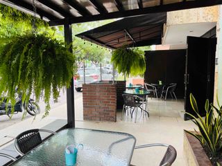 Foto 1 de Casa Comercial con Apto Independiente sobre la calle 7 en la Gaitana