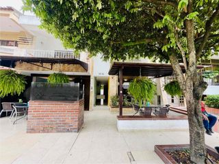 Foto 3 de Casa Comercial con Apto Independiente sobre la calle 7 en la Gaitana