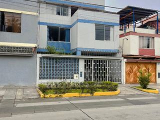 Foto 1 de 🏡 ¡Oportunidad Única! Casa De 3 Pisos Frente A Parque, Ideal Para Vivir E Invertir 💰🌳