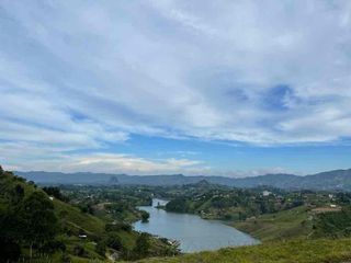 Foto 1 de venta de lotes en el peñol con vista a la represa y a la piedra del peñol.